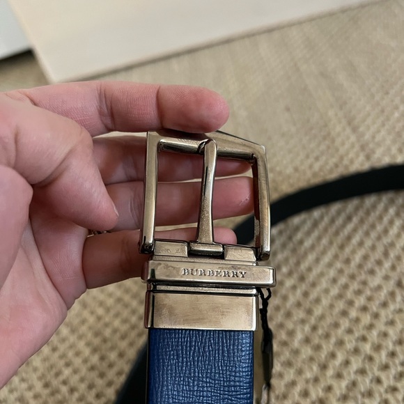 Burberry Reversible Belt - Picture 4 of 7